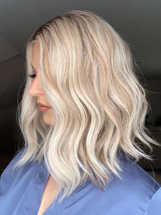 Sandy @i_be_wiggin wearing MIU V by BELLETRESS in color BURNT BISCUIT BLONDE | A Blend of Sand, Honey, and Creamy Soft Blonde with a Medium Root
