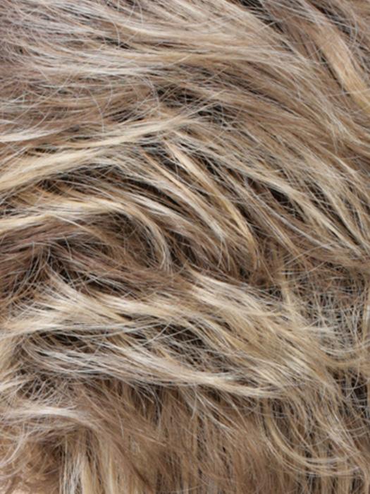 RH12/26RT4 | Light Brown w/Fine Golden Blonde Highlights And Dark Roots