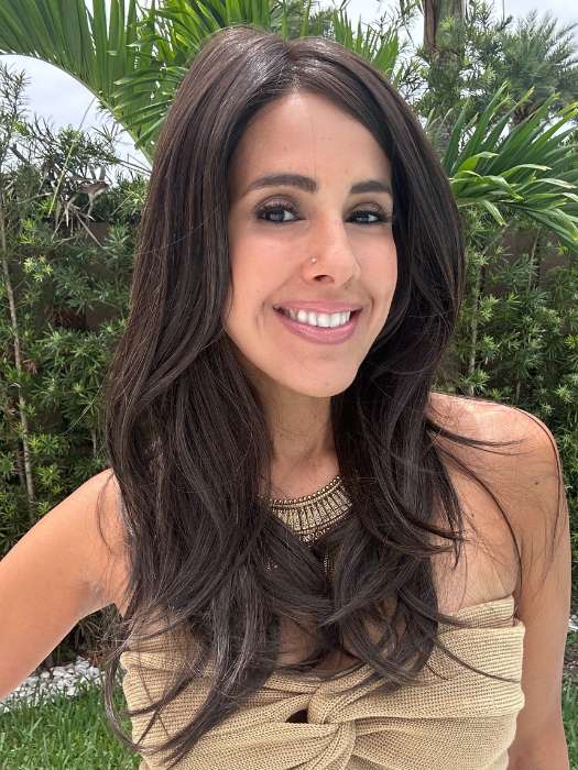 Lorena @faux.hurr.lifee wearing SENSATIONAL by TRESSALLURE in color 4/6R | Dark Brown