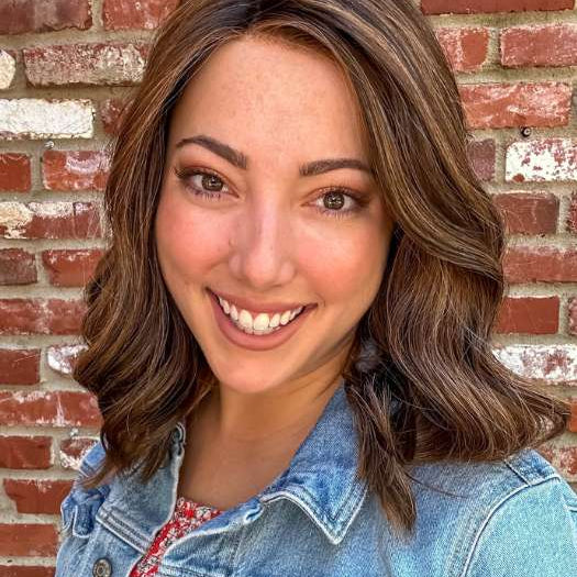 Jen Brown @being_mrs_brown wearing MIU by BELLETRESS in color RICH CHOCOLATE BROWN R | A mixture of Dark and Medium Brown, Highlighted with Dark Auburn, Strawberry, Mahogany and Rooted with Dark Brown
