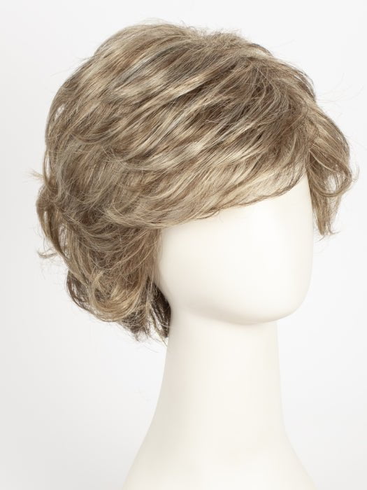 10/22TT ALMOND BISCUIT | Light Brown & Light Natural Blonde Blend with Light Brown Nape
