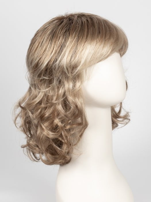 12FS12 MALIBU BLONDE | LIght Gold Brown, Light Natural Gold Blonde, Pale Natural Gold-Blonde Blend, Shaded with Light Gold Brown