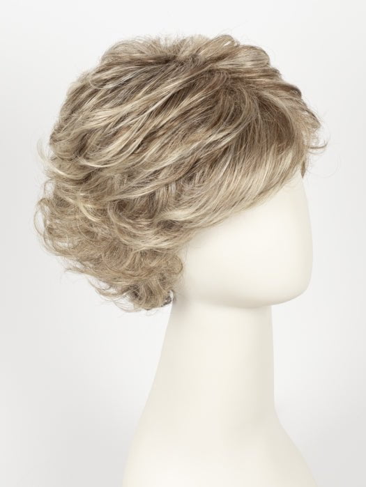 10/22TT ALMOND BISCUIT | Light Brown & Light Natural Blonde Blend with Light Brown Nape
