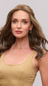 Model is wearing FIONA LITE by JON RENAU in color 8RH14 MOUSSE CAKE | Medium Brown with 33% Medium Natural Blonde Highlights