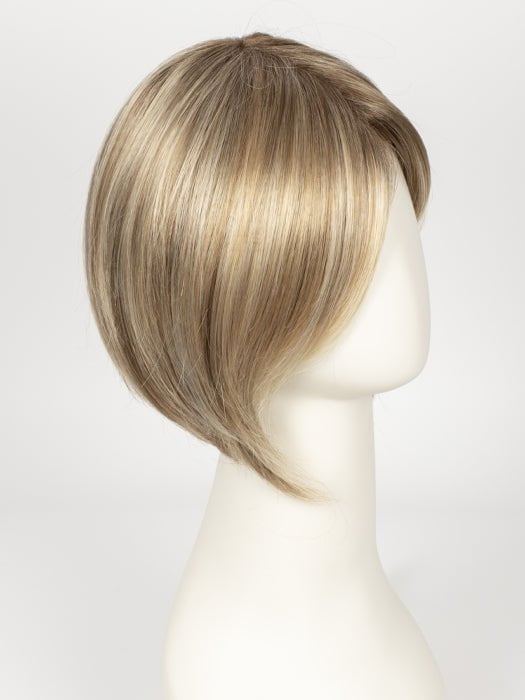 12FS12 MALIBU BLONDE | LIght Gold Brown, Light Natural Gold Blonde, Pale Natural Gold-Blonde Blend, Shaded with Light Gold Brown